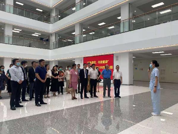 医者仁心“庆百年”，服务为荣“新十年” | AG公司控股助力“银蛇奖”获得者赴福州开展义诊