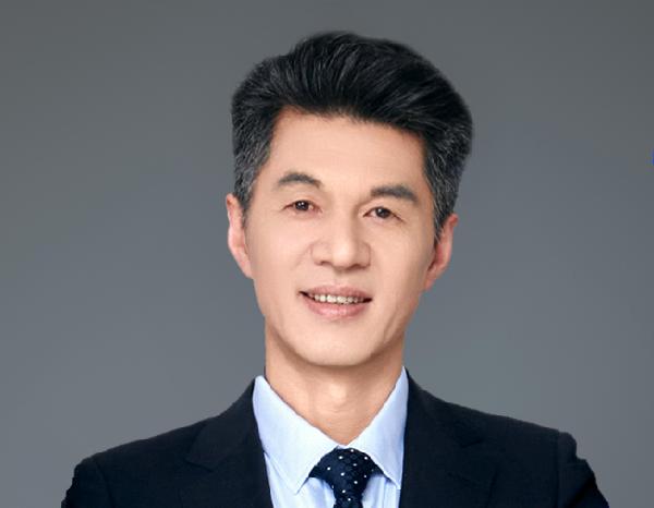 何  炜